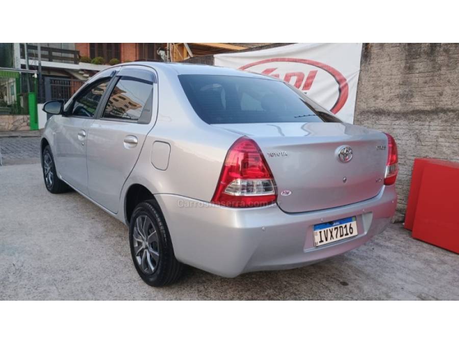 TOYOTA - ETIOS - 2014/2015 - Prata - R$ 44.900,00