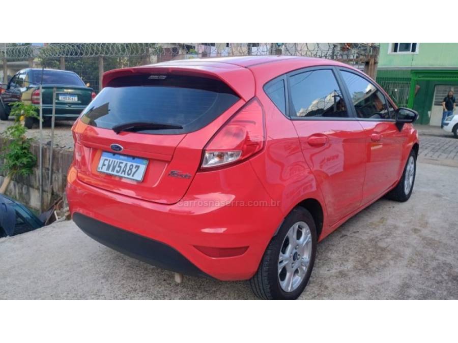 FORD - FIESTA - 2014/2015 - Vermelha - R$ 45.000,00