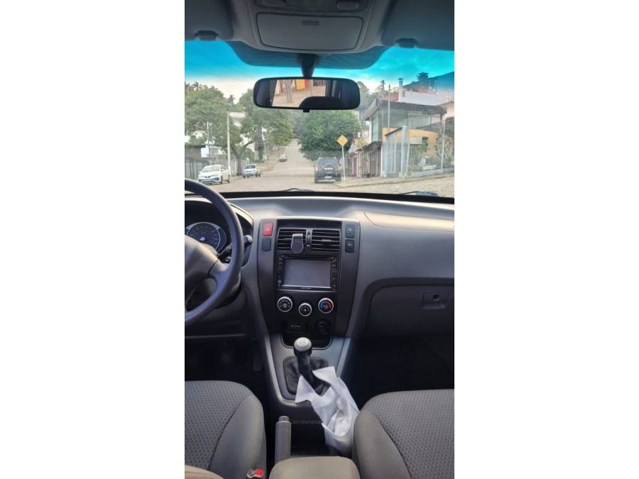 HYUNDAI - TUCSON - 2010/2011 - Bege - R$ 39.900,00