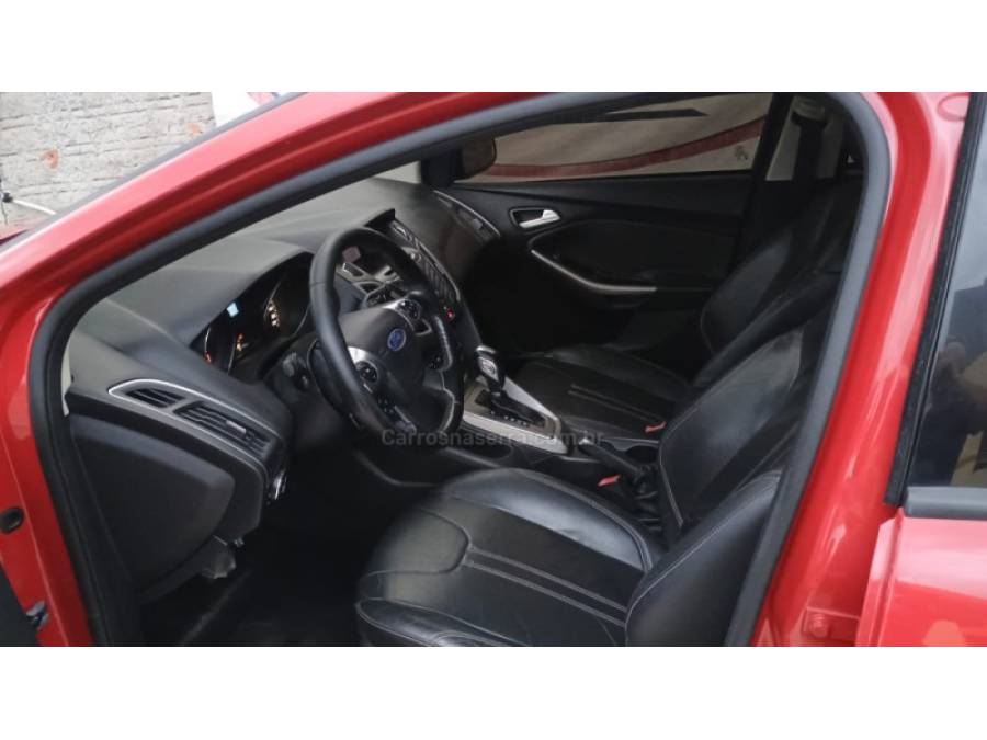 FORD - FOCUS - 2014/2015 - Vermelha - R$ 54.900,00