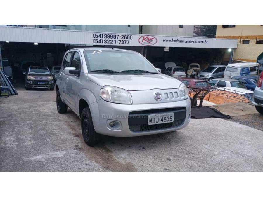 FIAT - UNO - 2011/2012 - Prata - R$ 29.000,00