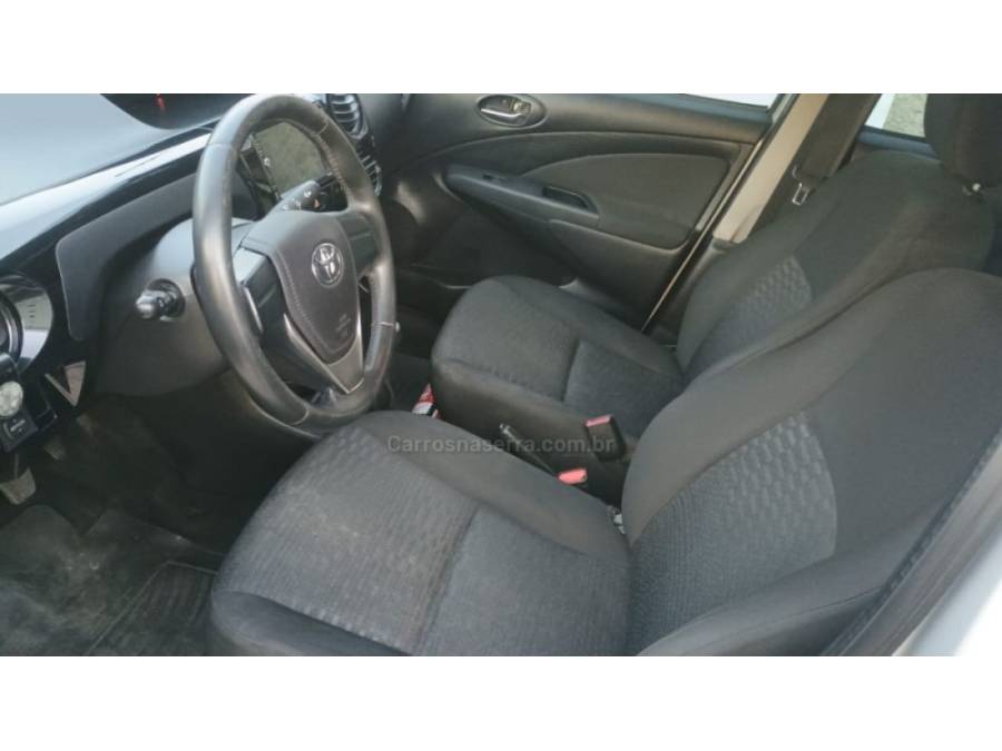 TOYOTA - ETIOS - 2014/2015 - Prata - R$ 44.900,00