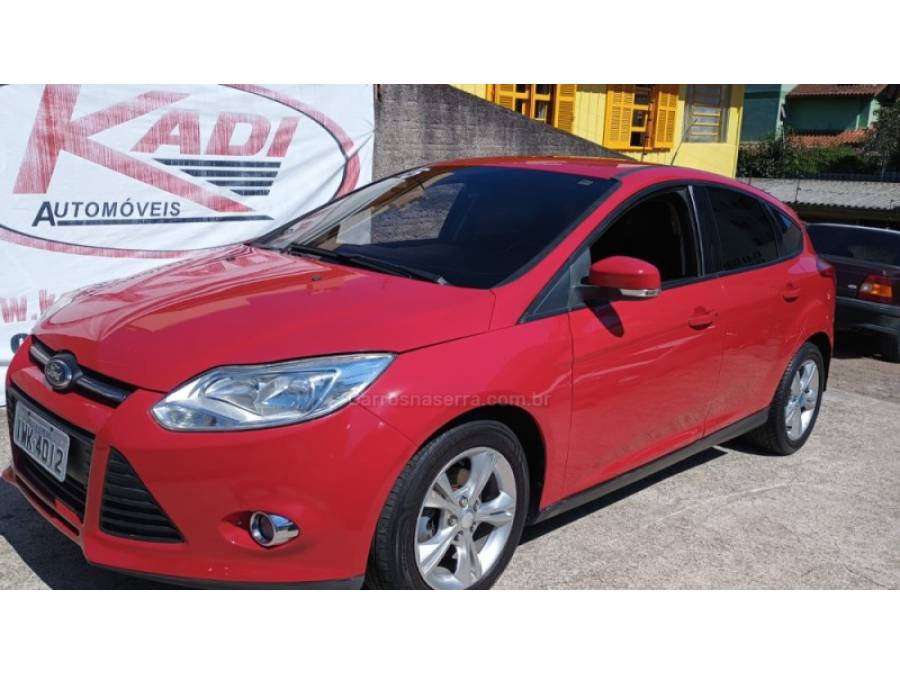 FORD - FOCUS - 2014/2015 - Vermelha - R$ 52.900,00