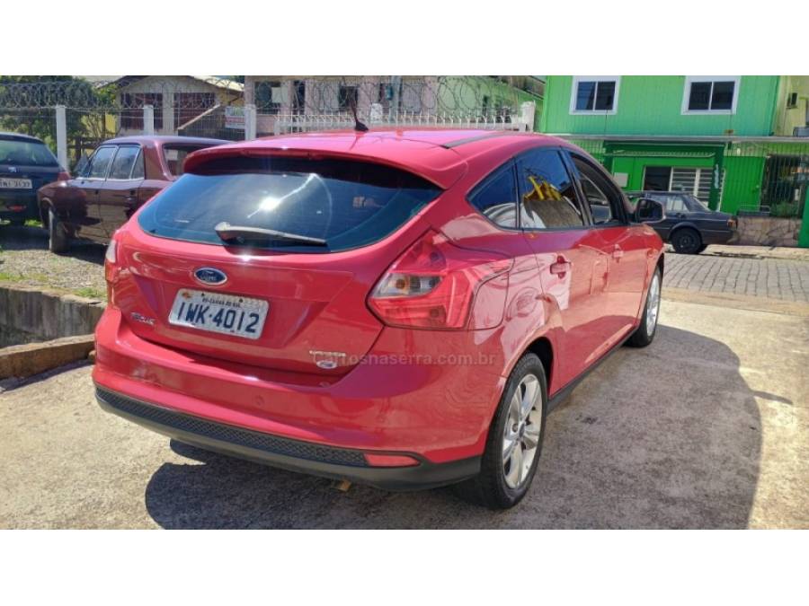 FORD - FOCUS - 2014/2015 - Vermelha - R$ 52.900,00
