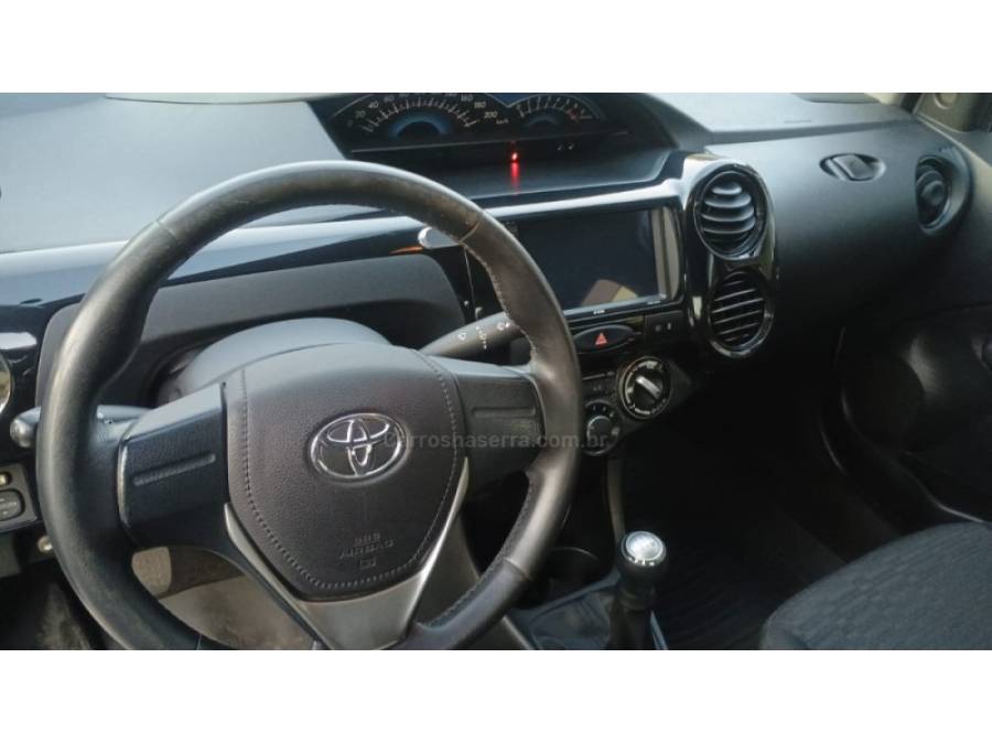 TOYOTA - ETIOS - 2014/2015 - Prata - R$ 44.900,00