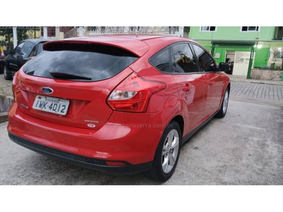 FORD - FOCUS - 2014/2015 - Vermelha - R$ 54.900,00