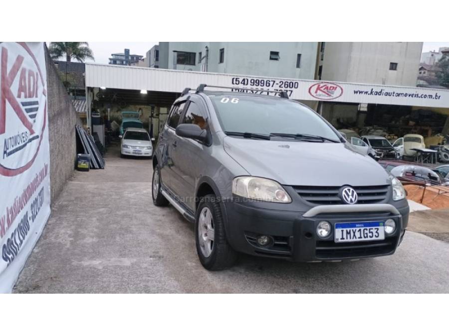 VOLKSWAGEN - CROSSFOX - 2005/2006 - Cinza - R$ 28.500,00