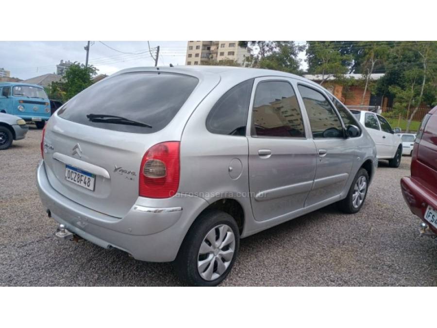 CITROËN - XSARA PICASSO - 2011/2011 - Prata - R$ 23.000,00