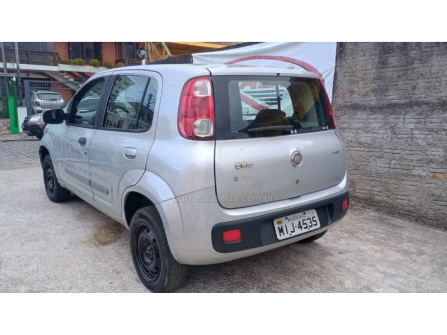FIAT - UNO - 2011/2012 - Prata - R$ 29.000,00