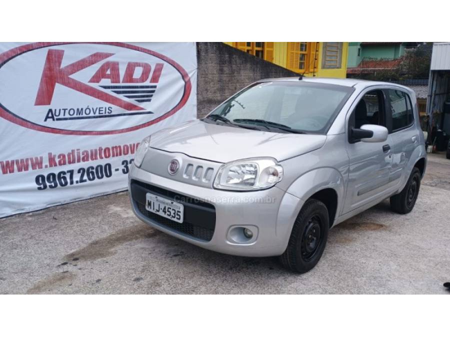 FIAT - UNO - 2011/2012 - Prata - R$ 29.000,00