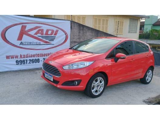 FORD - FIESTA - 2014/2015 - Vermelha - R$ 45.000,00