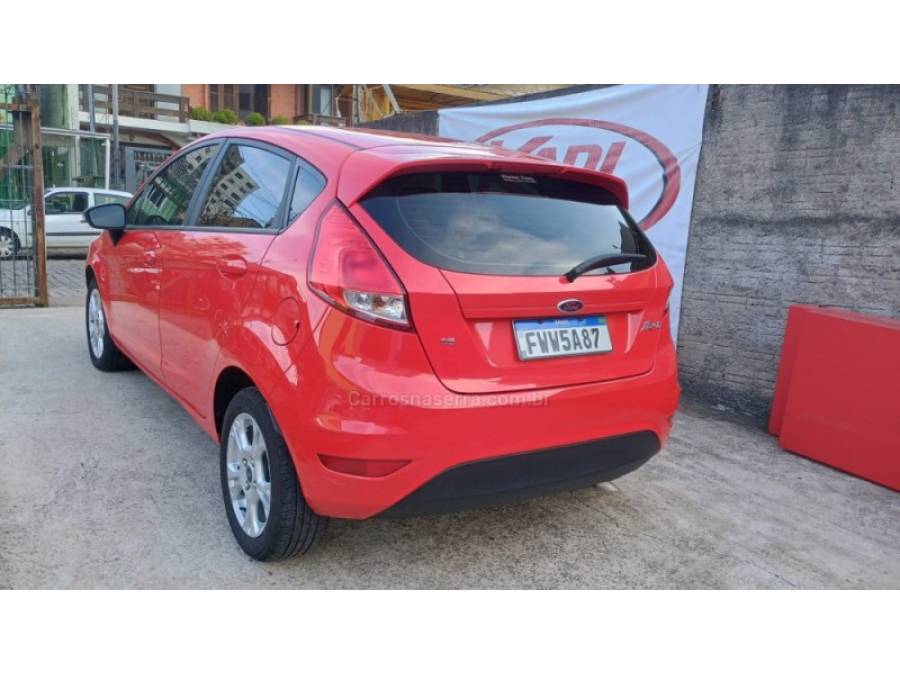 FORD - FIESTA - 2014/2015 - Vermelha - R$ 45.000,00