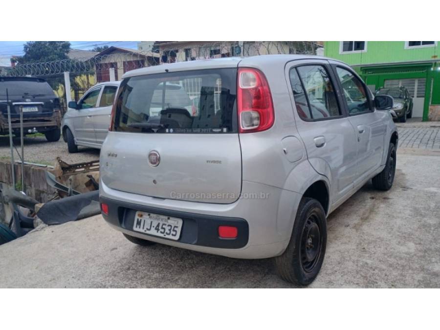 FIAT - UNO - 2011/2012 - Prata - R$ 29.000,00
