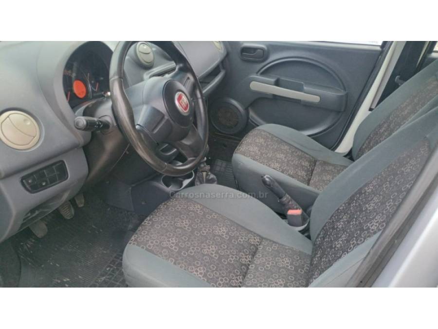 FIAT - UNO - 2011/2012 - Prata - R$ 29.000,00