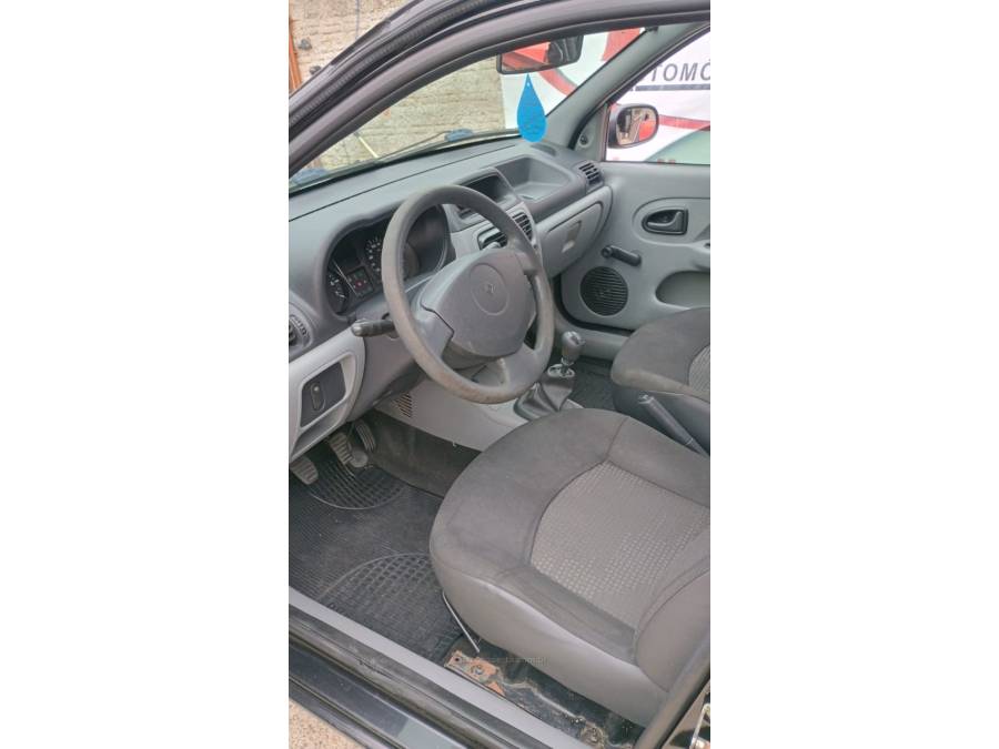 RENAULT - CLIO - 2011/2012 - Preta - R$ 20.900,00